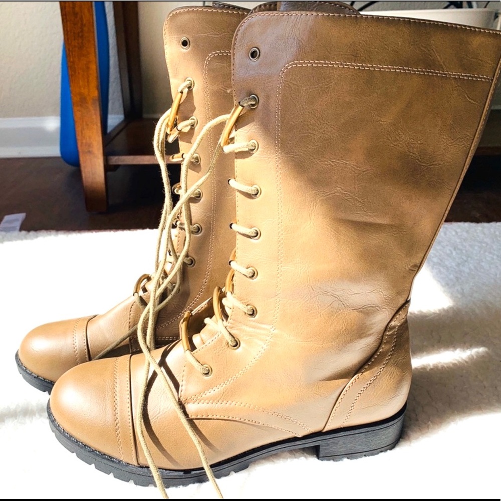 *NWOT* Carrini Combat Boots